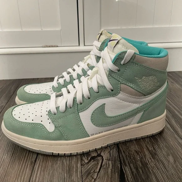 Rare Nike Air Jordan 1 Retro High OG “Turbo Green” Size 7 Men/8.5 Women - Picture 6 of 16